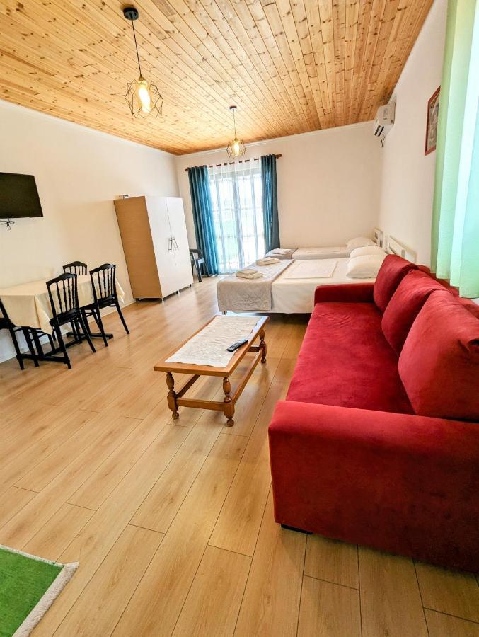 סרנדה Guesthouse Panorama Nivice מראה חיצוני תמונה